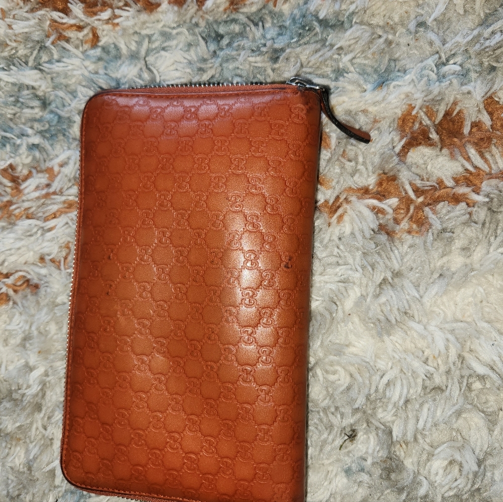 Gucci leather wallet